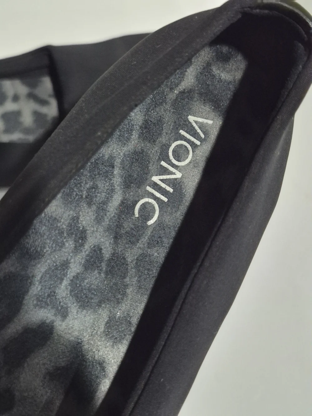 Vionic Women's Black Slip-On Flats Size 11